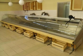 холодильна вітрина з вигнутим склом